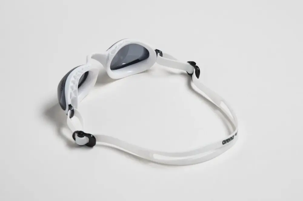 משקפת שחייה Arena AIR-SOFT צבע SMOKED-WHITE מבט אחורי
