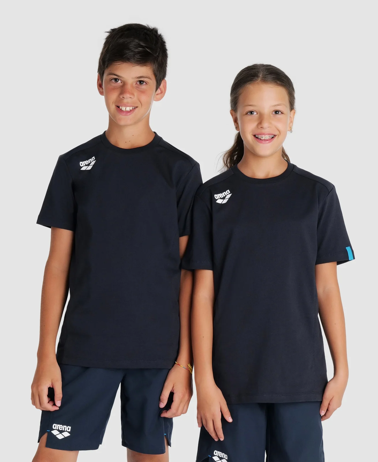 חולצת טי ילדים ונוער ארנה JR TEAM T-SHIRT PANEL בצבע נייבי