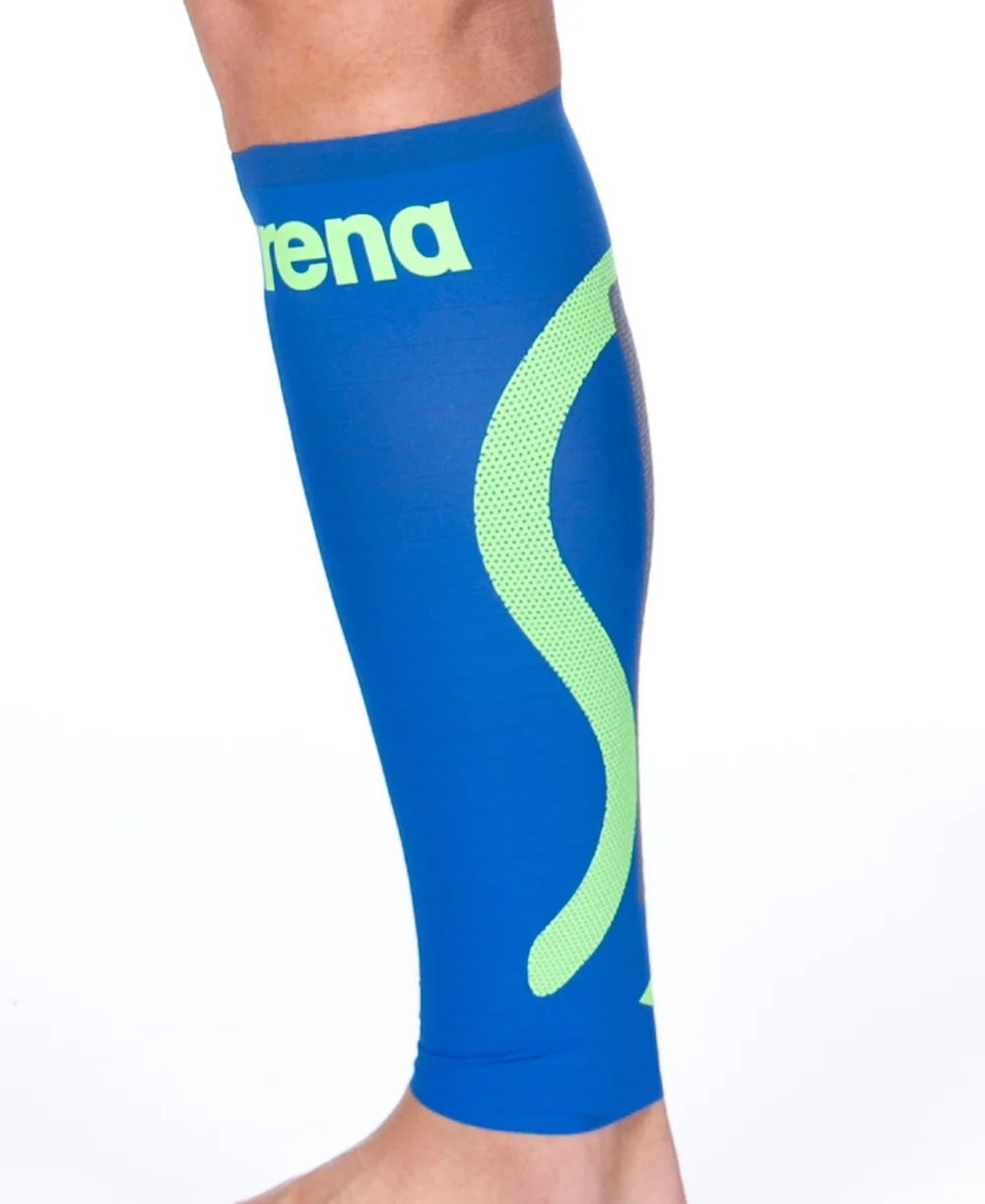 זוג שרוולי לחץ לשוקיים ארנה Carbon Compression Calf Sleeve בצבע ELECTRIC BLUE